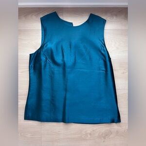 St John Couture wool silk crew neck sleveless top